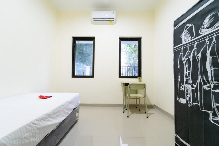 Bedroom 2, KoolKost near Universitas Tarumanegara, West Jakarta