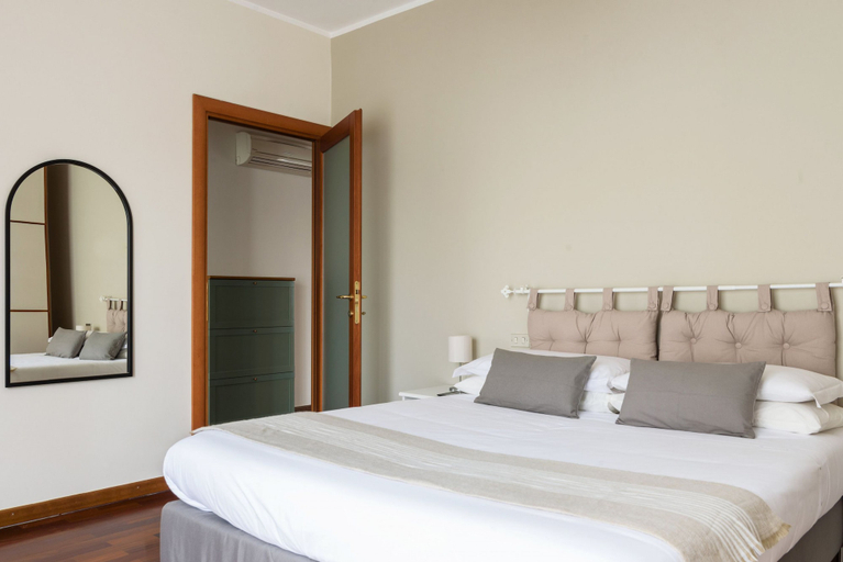 Room 5, Home at Hotel Reina, Milano