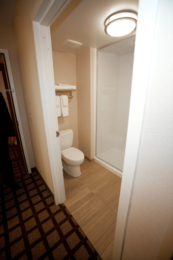 Bathroom 4, Baymont by Wyndham Erie, Erie
