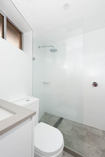Bathroom, Right ON Bondi in Bondi Beach, Sydney