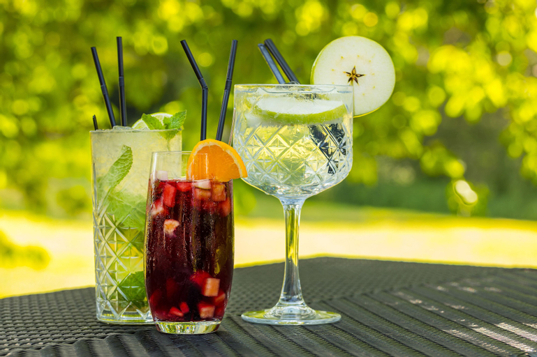 Food & Drinks 9