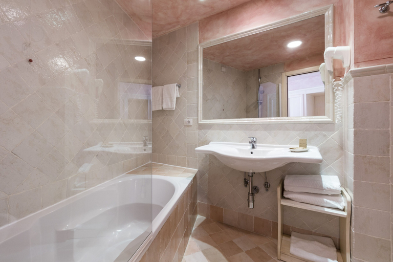 Bathroom 5, Hotel Borgo di Cortefreda Relais, Florence