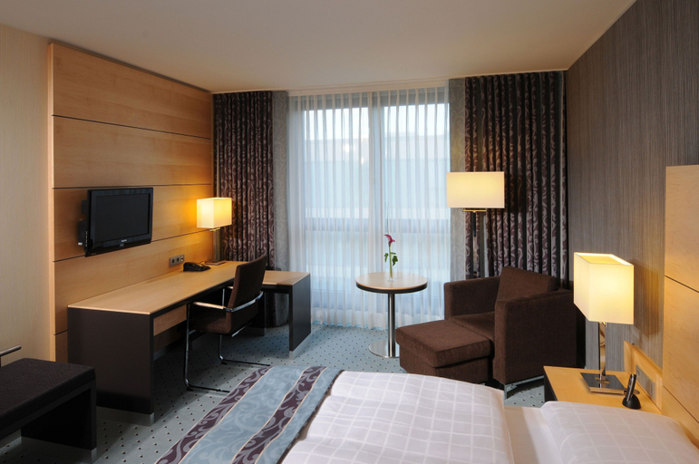 Bedroom 3, Maritim Hotel Düsseldorf, Düsseldorf