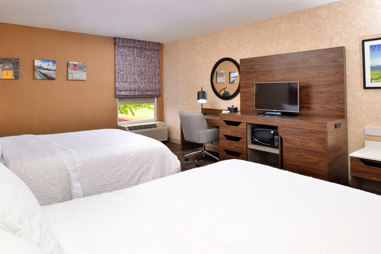 Bedroom 4, Hampton Inn Wytheville, Wythe