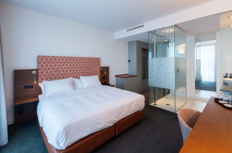 Bedroom 2, DoubleTree by Hilton Frankfurt Niederrad, Frankfurt am Main