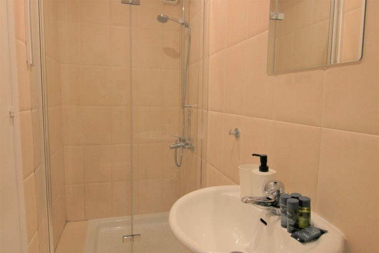 Bathroom, Phaedrus Living City Flat Palas 103