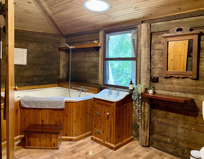 Bathroom, Ferns Hideaway Resort, Livingstone - Pt B