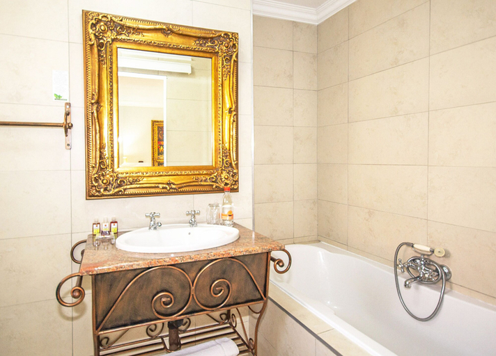 Bathroom 5, Afrique Boutique Hotel O.R. Tambo, Ekurhuleni