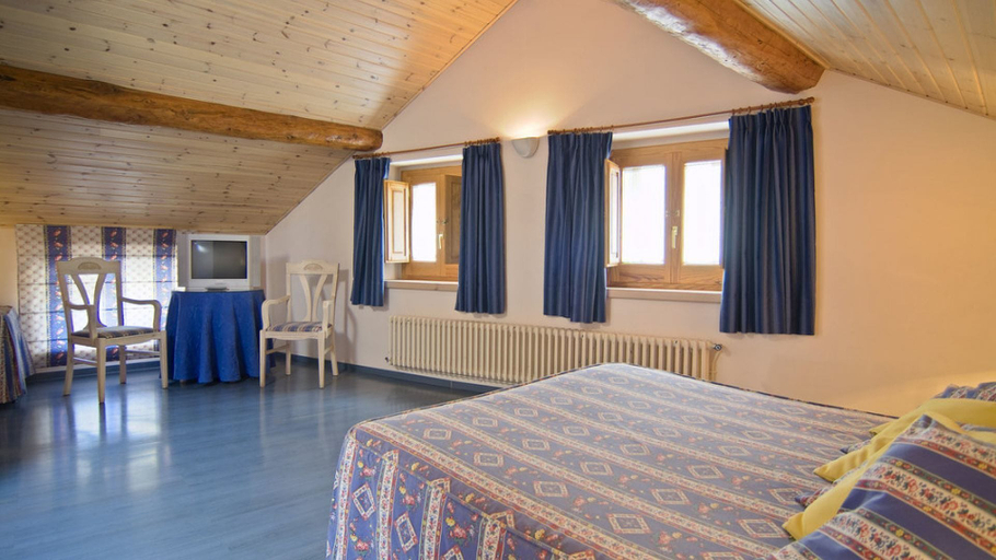 Bedroom 4, Hotel Jaume, Girona