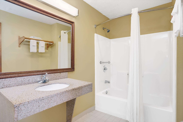 Bathroom 4, Super 8 by Wyndham Forest Park, Clayton