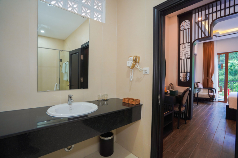 Bathroom 5, Fivitel Cong Troi Dong Giang, Da Nang