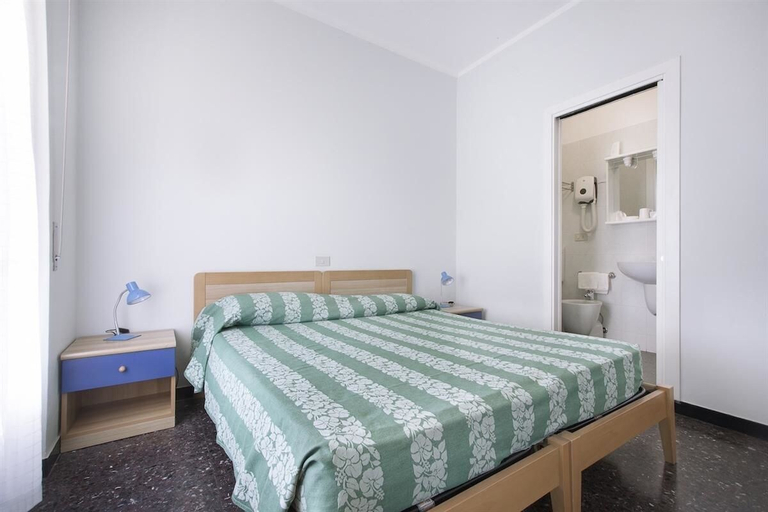 Bedroom 3, Albergo Teresa, Savona