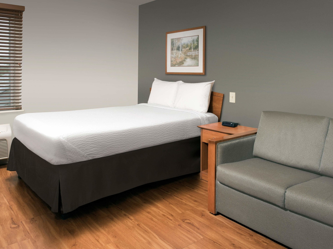 Bedroom 4, Suburban Studios Watford City, McKenzie