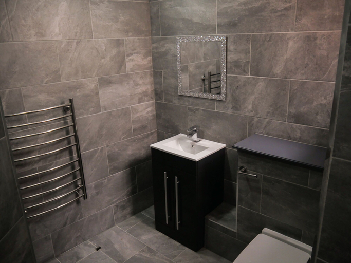 Bathroom 3, New Oxford House Apartments, Sefton