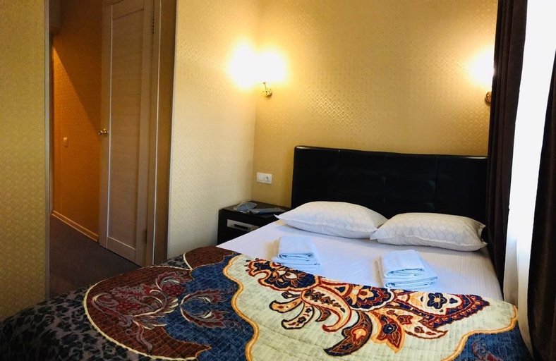 Bedroom 3, Hotel Persheron, North-Eastern