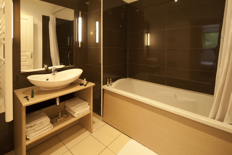 Bathroom 4, Le Château des Magnans, Alpes-de-Haute-Provence