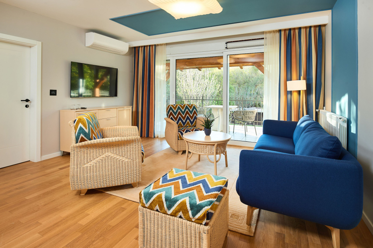 Others 5, Villa Gacka, Senj