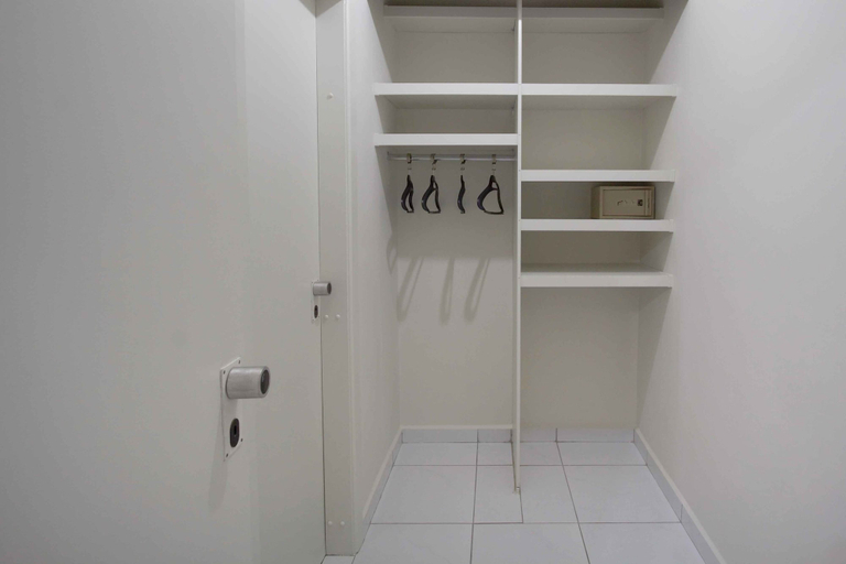 Bathroom 4, Bristol Metropolitan Flat, Curitiba