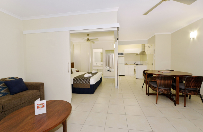 Bedroom 3, Cairns Queenslander Hotel & Apartments, Cairns