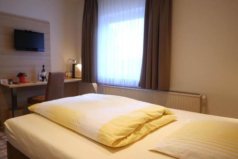 Bedroom 4, Gasthof Vossbur, Harburg