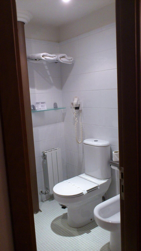 Bathroom 4, La Plaza I, Asturias