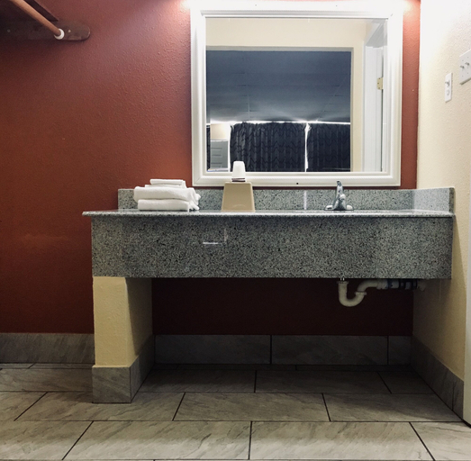Bathroom 3, Executive Inn, Miller