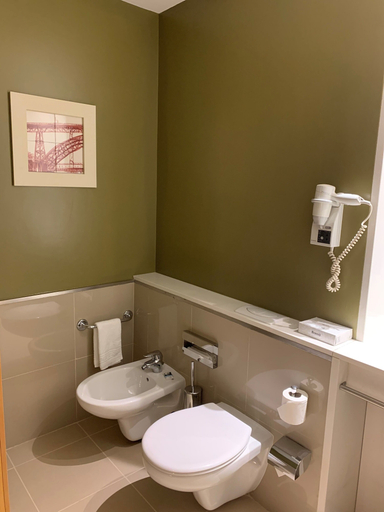 Bathroom 5, Mercure Porto Gaia Hotel, Vila Nova de Gaia