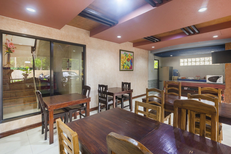 Food & Drinks 5, OYO 426 Coco Grove Tourist Inn, Dauis
