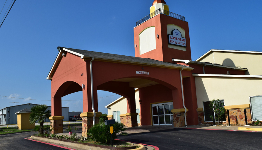 Exterior & Views, Super 8 by Wyndham Groesbeck, Limestone