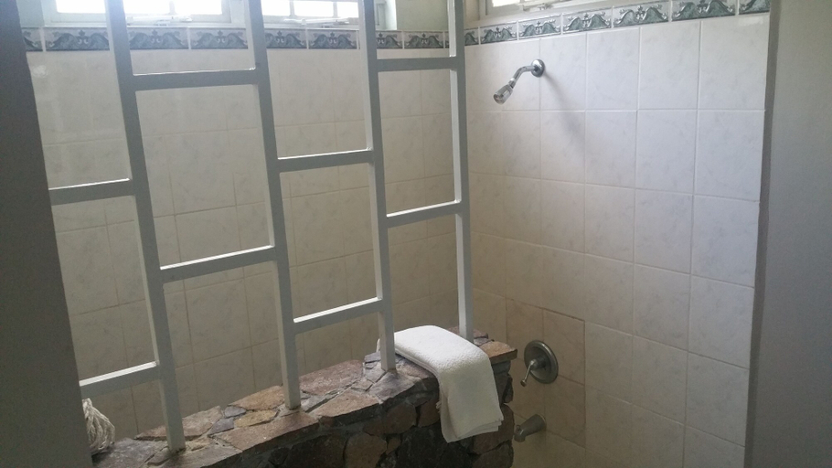Bathroom 3, Kootney Resorts