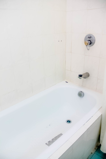 Bathroom 3, Rainbow Garden Hotel, Cameron Highlands