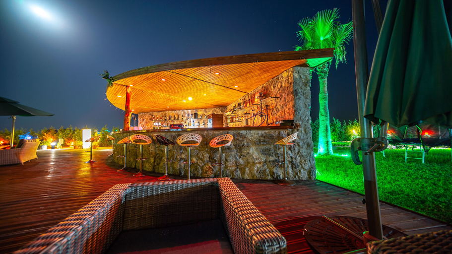 Food & Drinks 3, Edelweiss Residence