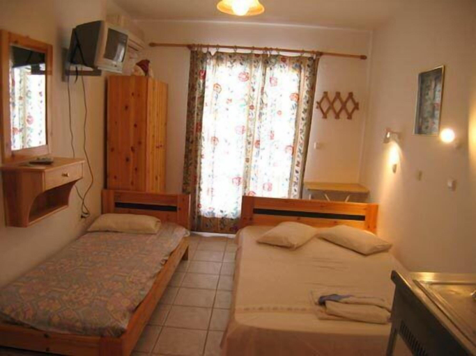 Bedroom 4, Studios Simos, South Aegean