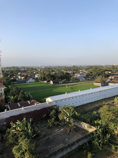 Exterior & Views 29