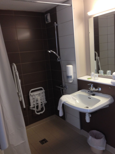Bathroom 3, Balladins Dieppe, Seine-Maritime