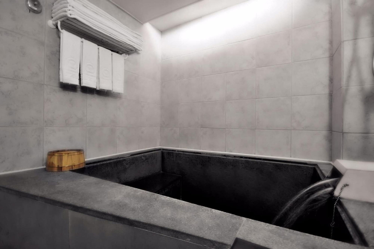 Bathroom 5, Tian Long Hotel, Yilan