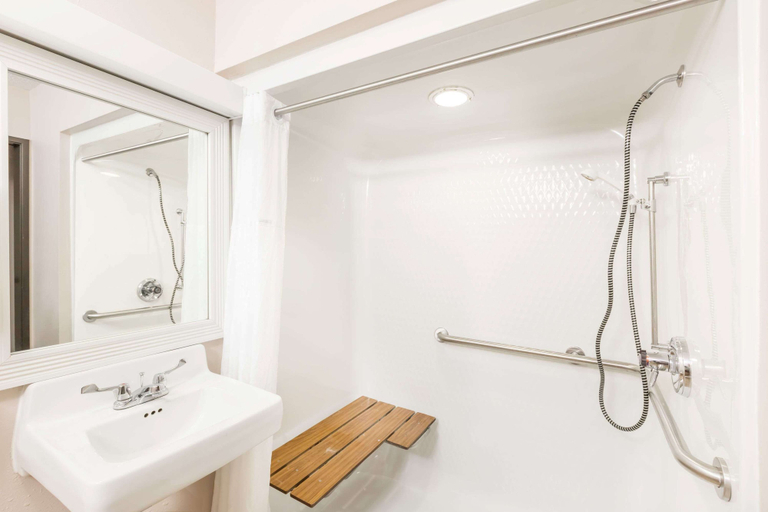 Bathroom 5, Baymont by Wyndham LeMars, Plymouth