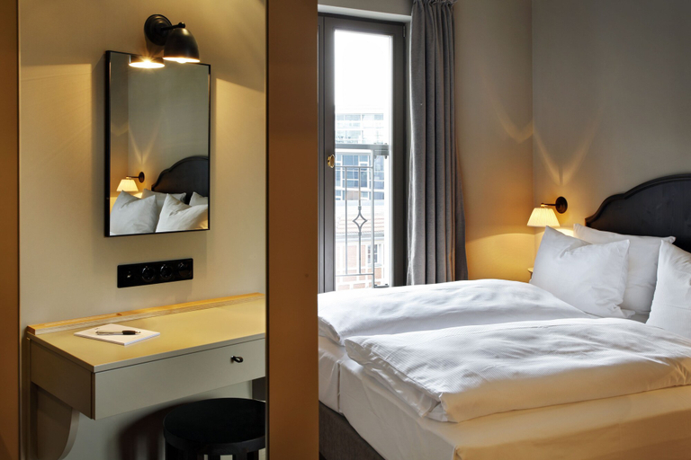 Bedroom 3, monbijou Hotel Berlin, Berlin