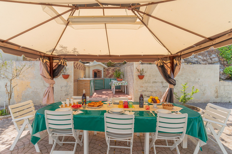 Food & Drinks, 2981 Villa Colle Iris by Barbarhouse, Brindisi