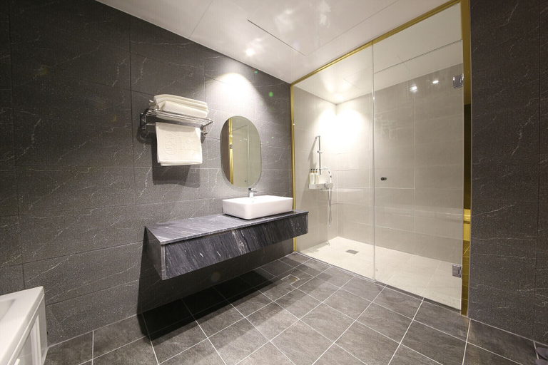 Bathroom 4, Hotel LeeSunDeok, Busanjin