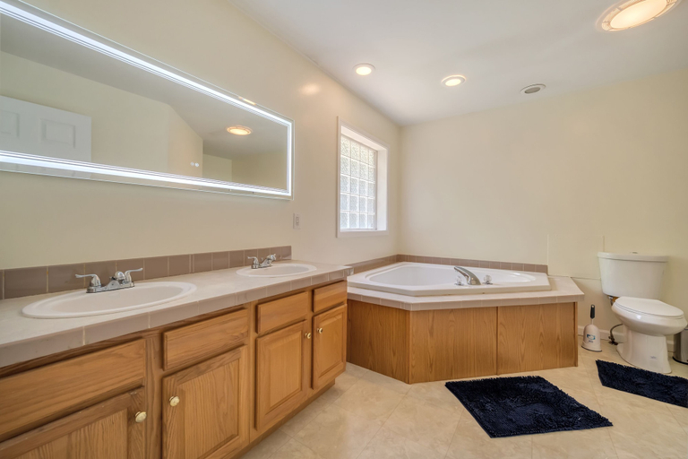Bathroom 4, 2900sqft villa near ski & snowboarding, Monroe