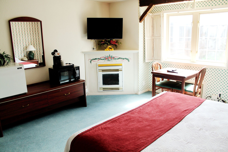 Bedroom 3, Auld Holland Inn, Island