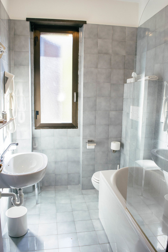 Bathroom 5, San Carlo, Cuneo
