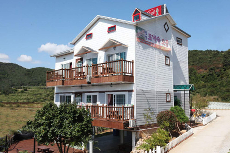 Sand Beach Pension, Geoje