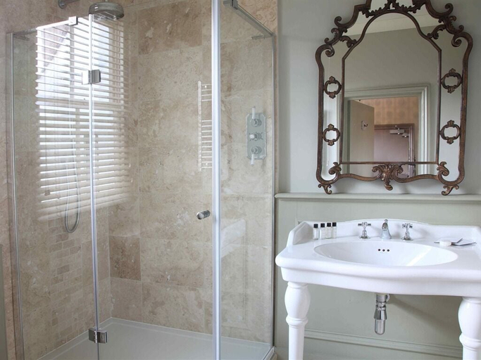 Bathroom 4, The Flower Pot, Surrey