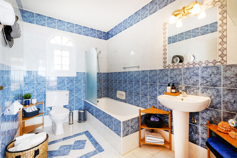 Bathroom, Villa Captains