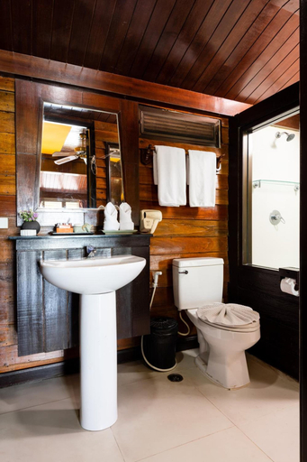 Bathroom 5, Baan Krating Khaolak, Takua Pa