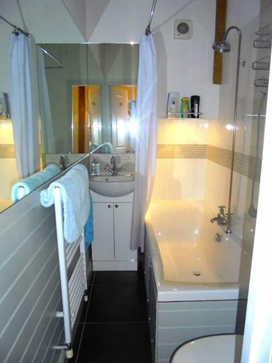 Bathroom 4, Tower Cottage, East Sussex