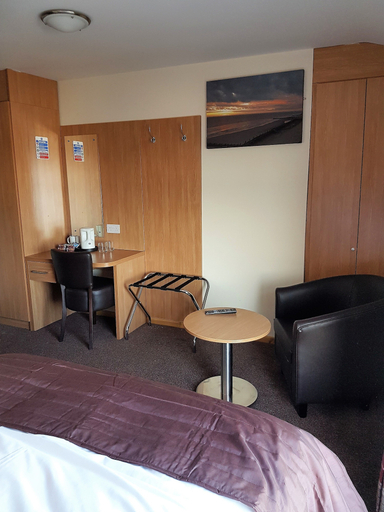 Bedroom 2, The Cliff Top Inn Hotel, Norfolk