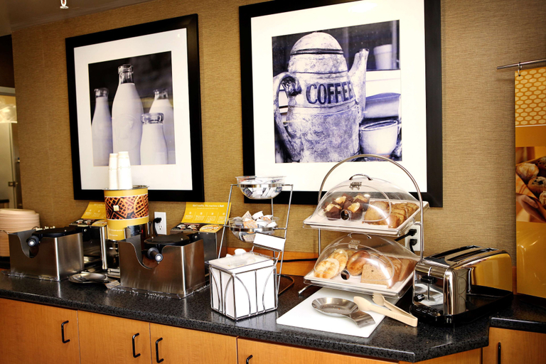 Food & Drinks 4, Hampton Inn Mitchell, Davison